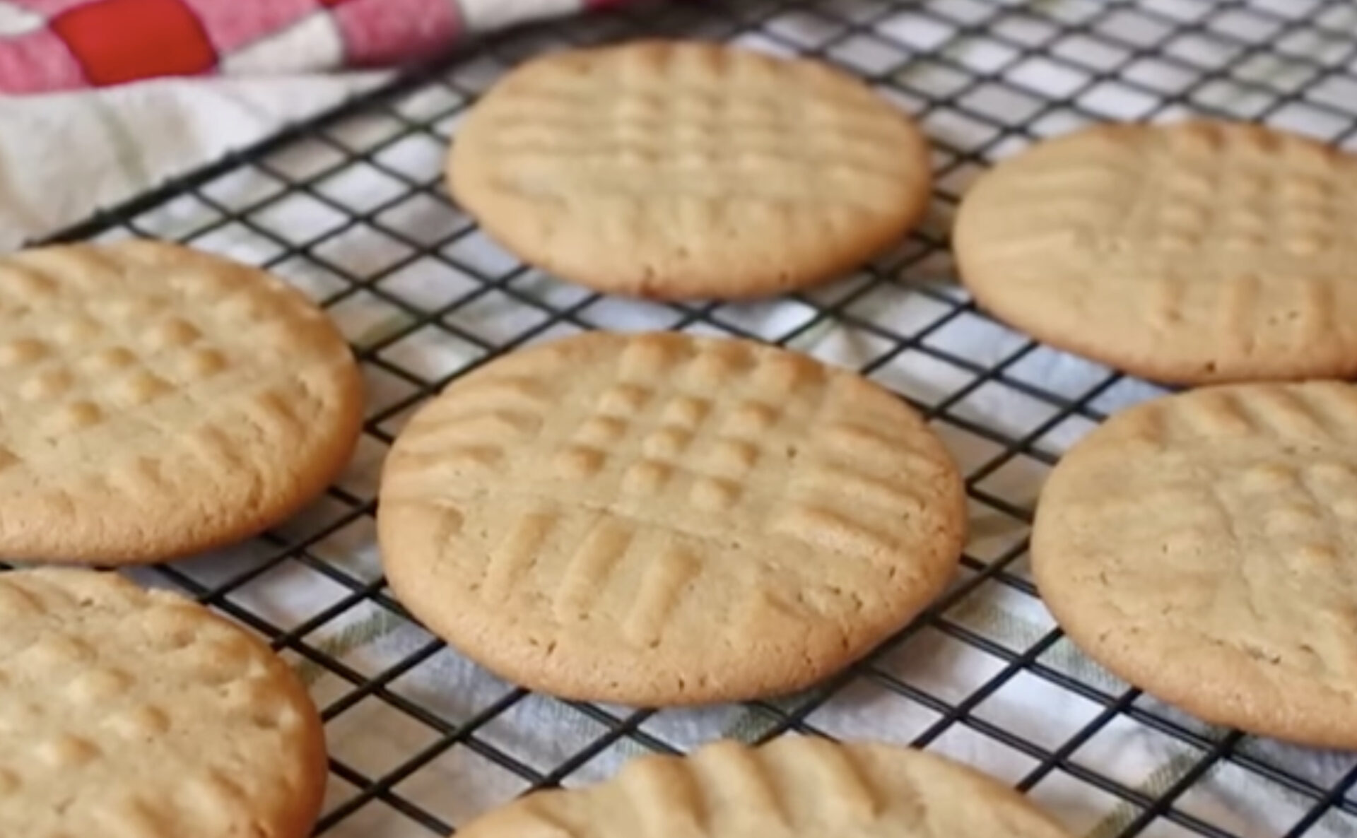 Classic Peanut Butter Cookies