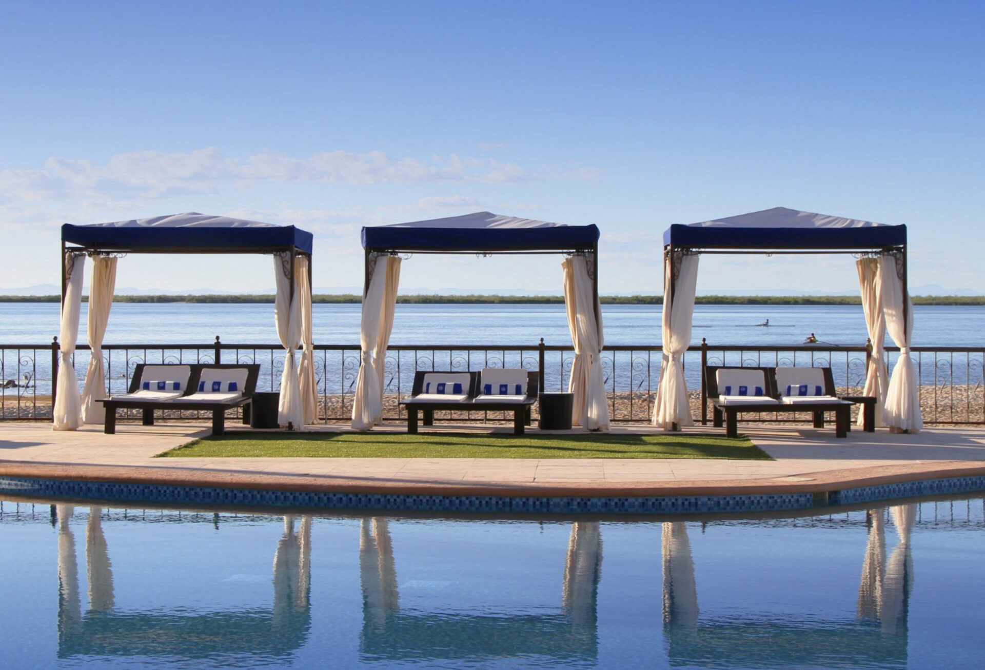 La Posada Hotel & Beach Club