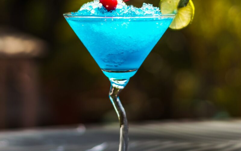 how to make a blue lagoon cocktail